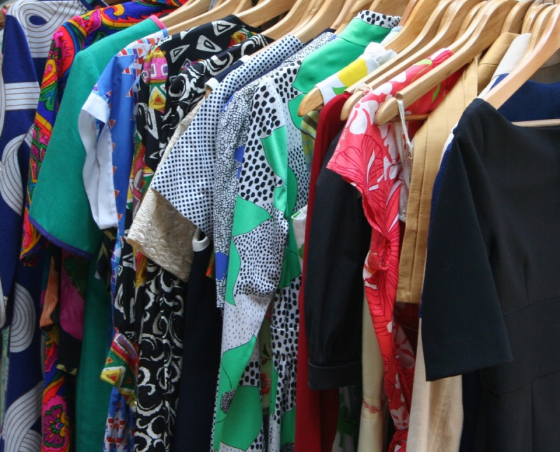 boutique-AIGLUN-min_dresses_apparel_clothing_clothes_clothes_hangers_wooden_hangers_retail_shop_closet-1149845